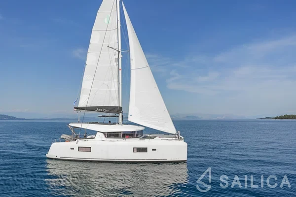 Lagoon 42 - Yacht Charter Sailica
