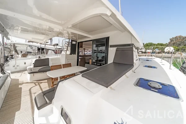 Lagoon 42 - Yacht Charter Sailica