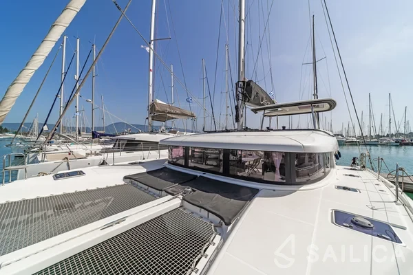 Lagoon 42 - Yacht Charter Sailica