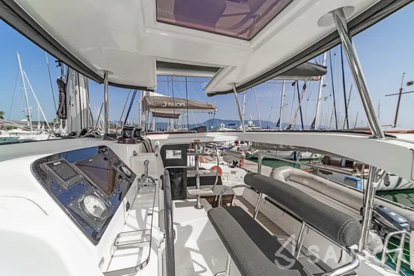 Lagoon 42 - Yacht Charter Sailica