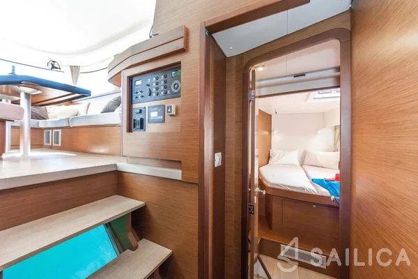 Lagoon 42 - Yacht Charter Sailica