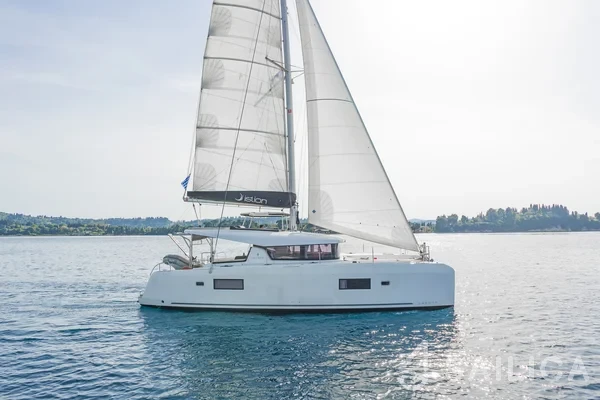 Lagoon 42 - Yacht Charter Sailica