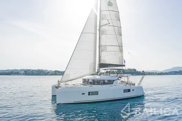 Lagoon 42 - Yacht Charter Sailica