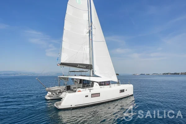 Lagoon 42 - Yacht Charter Sailica