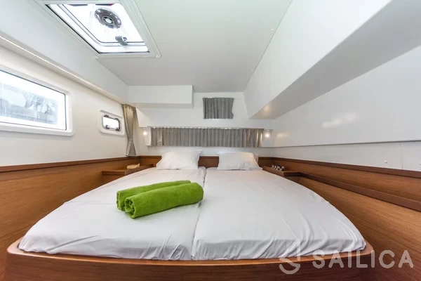 Lagoon 42 - Yacht Charter Sailica