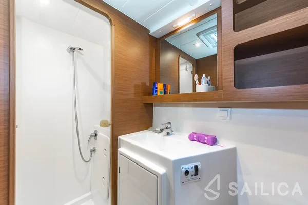 Lagoon 42 - Yacht Charter Sailica