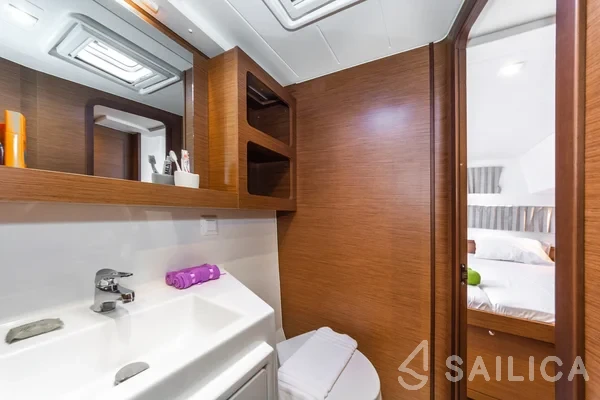 Lagoon 42 - Yacht Charter Sailica