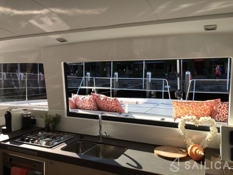 Bali 4.3 - 4 + 1 cab. - Yacht Charter Sailica