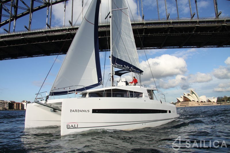 Bali 4.3 - 4 + 1 cab. - Yacht Charter Sailica