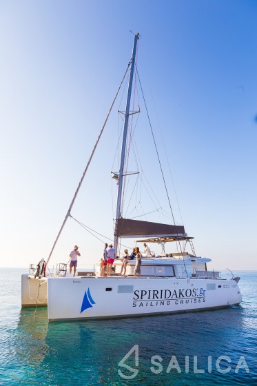 Lagoon 450  Flybridge - Yacht Charter Sailica