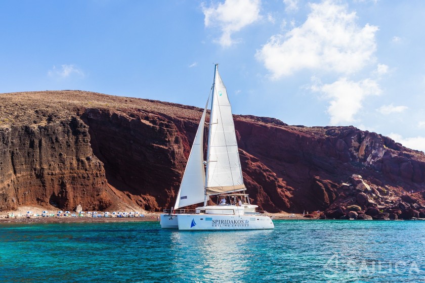 Lagoon 450  Flybridge - Yacht Charter Sailica