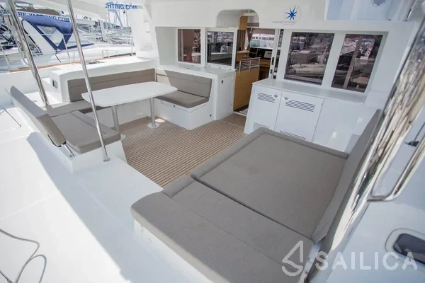Lagoon 450  Flybridge - Yacht Charter Sailica