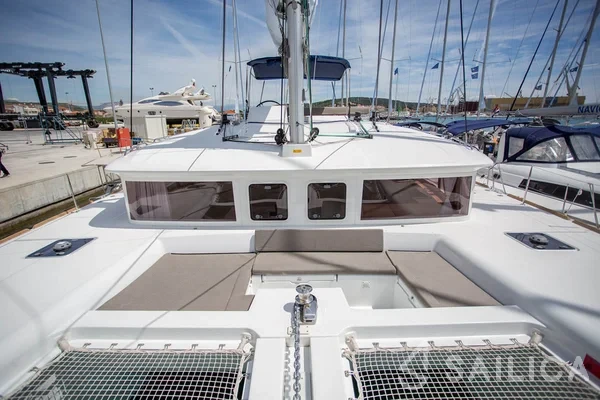 Lagoon 450  Flybridge - Yacht Charter Sailica
