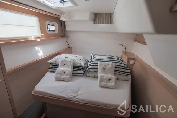 Lagoon 450  Flybridge - Yacht Charter Sailica