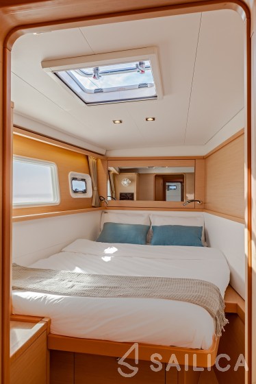 Lagoon 450  Flybridge - Yacht Charter Sailica