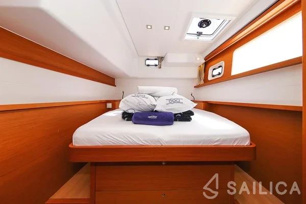 Lagoon 450  Flybridge - Yacht Charter Sailica