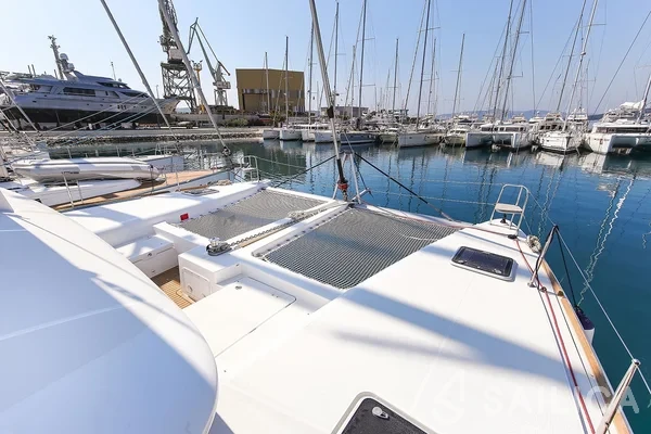 Lagoon 450  Flybridge - Yacht Charter Sailica
