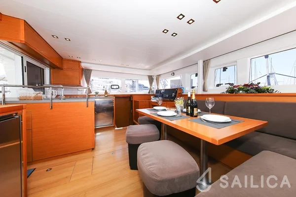 Lagoon 450  Flybridge - Yacht Charter Sailica