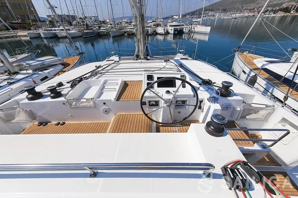 Lagoon 450  Flybridge - Yacht Charter Sailica
