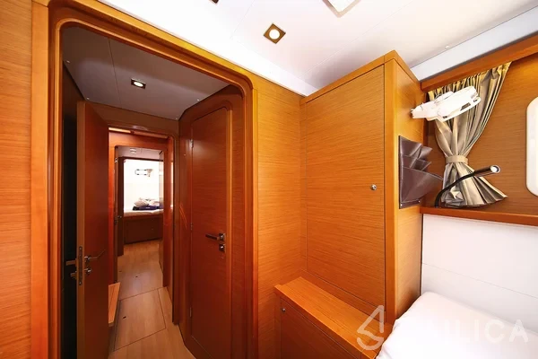 Lagoon 450  Flybridge - Yacht Charter Sailica