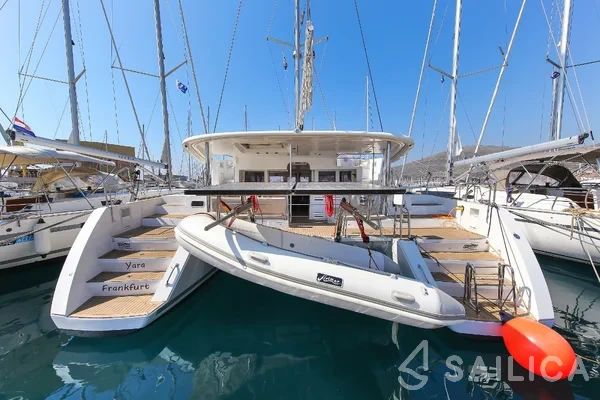 Lagoon 450  Flybridge - Yacht Charter Sailica