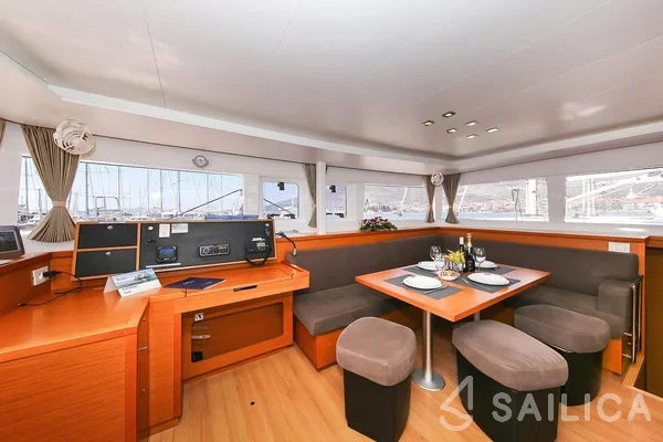 Lagoon 450  Flybridge - Yacht Charter Sailica