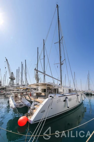 Lagoon 450  Flybridge - Yacht Charter Sailica