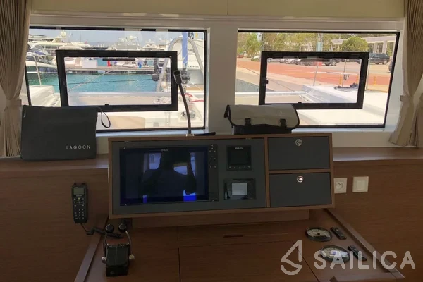 Lagoon 52F - Yacht Charter Sailica