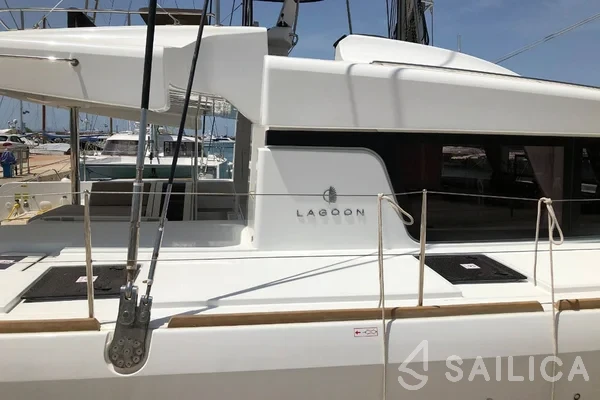 Lagoon 52F - Yacht Charter Sailica