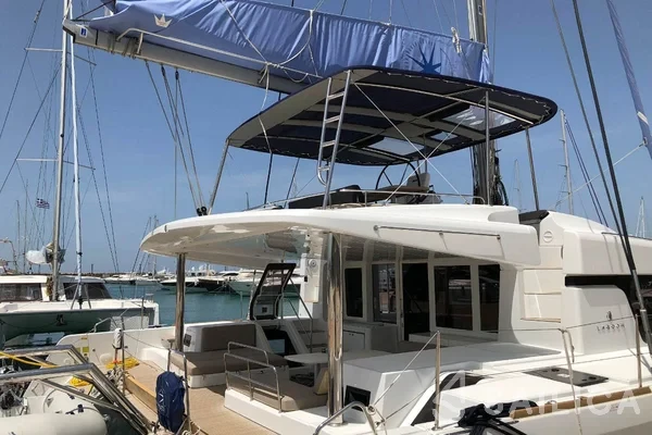 Lagoon 52F - Yacht Charter Sailica