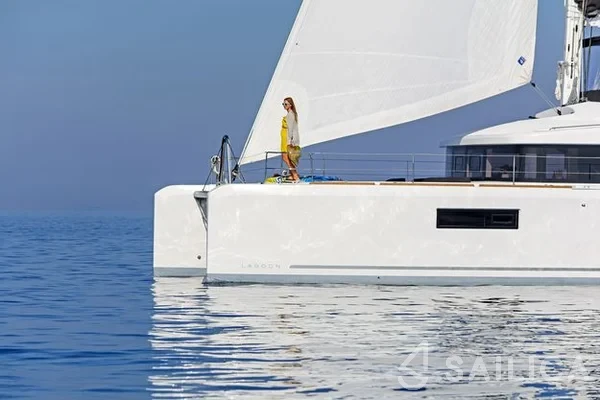 Lagoon 52F - Yacht Charter Sailica