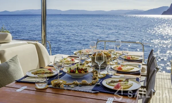 Lagoon 55 - Yacht Charter Sailica