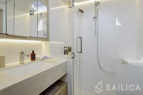 Lagoon 55 - Yacht Charter Sailica
