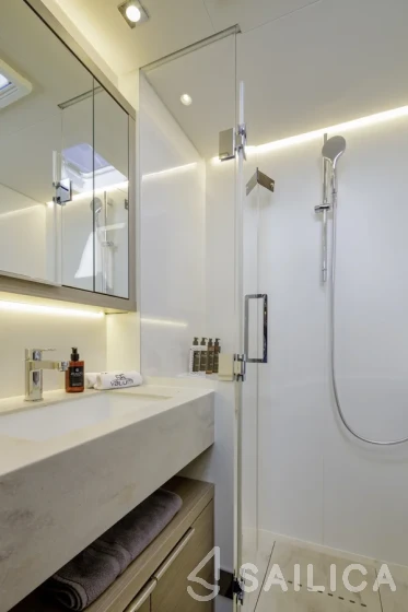 Lagoon 55 - Yacht Charter Sailica