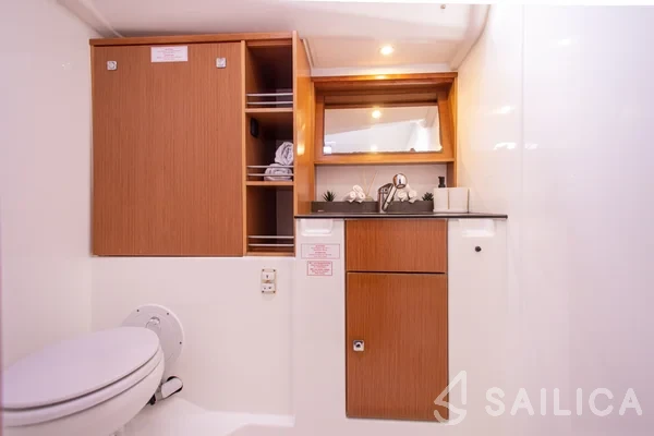 Bavaria 51 Cruiser - Photo #17 Bavaria 51 Cruiser - Yacht Charter Sailica