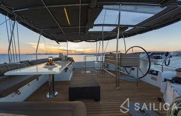 Lagoon 560 S2 - Yacht Charter Sailica