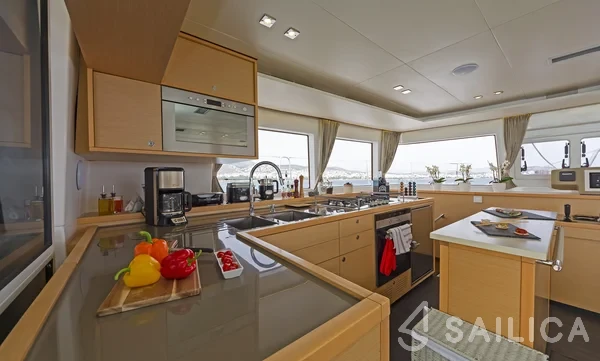 Lagoon 560 S2 - Yacht Charter Sailica