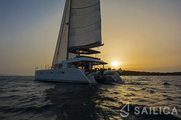 Lagoon 560 S2 - Yacht Charter Sailica