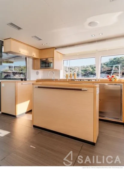 Lagoon 560 S2 - Yacht Charter Sailica