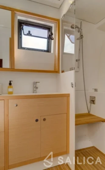 Lagoon 560 S2 - Yacht Charter Sailica