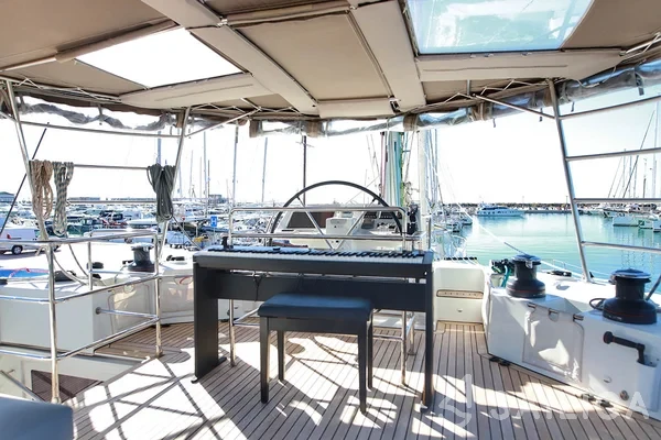 Lagoon 560 S2 - Yacht Charter Sailica