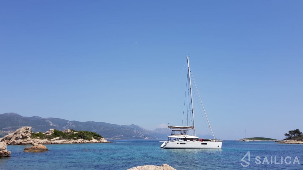 Lagoon 560 S2 - Yacht Charter Sailica
