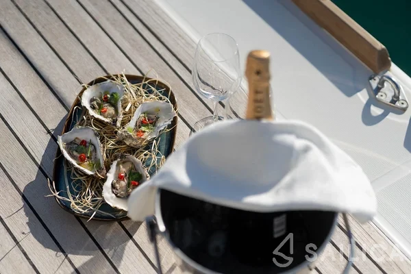 Lagoon 560 S2 - Yacht Charter Sailica