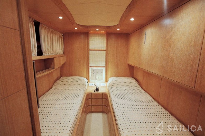 Maiora 87 - Yacht Charter Sailica