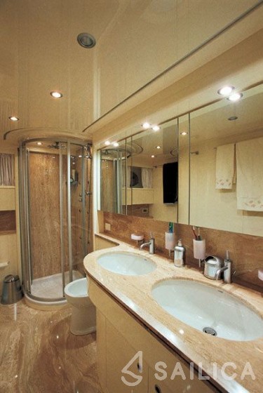 Maiora 87 - Yacht Charter Sailica