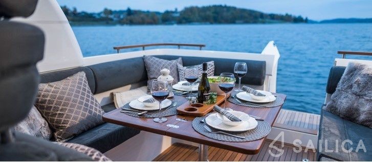 Marex 310 Sun Cruiser - Yacht Charter Sailica