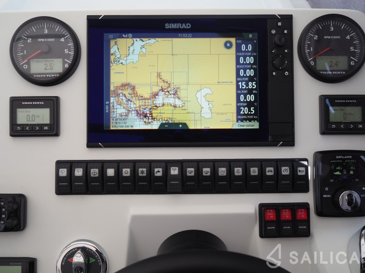 Marex 310 Sun Cruiser - Yacht Charter Sailica