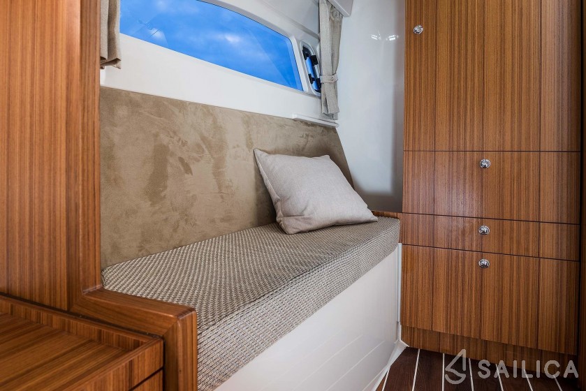 Marex 360 Cabriolet Cruiser - Yacht Charter Sailica