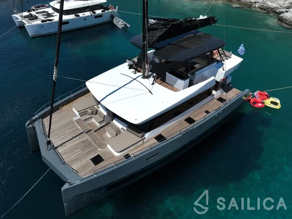 Moon Yacht 60 - Yacht Charter Sailica