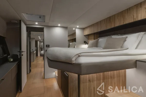 Moon Yacht 60 - Yacht Charter Sailica